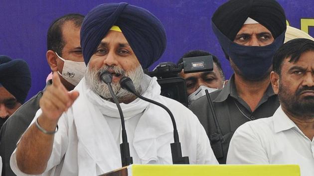 SAD president Sukhbir Singh Badal holding a protest at Nabha on Monday. (Bharat Bhushan/HT) SAD president Sukhbir Singh Badal holding a protest at Nabha on Monday. (Bharat Bhushan/HT)