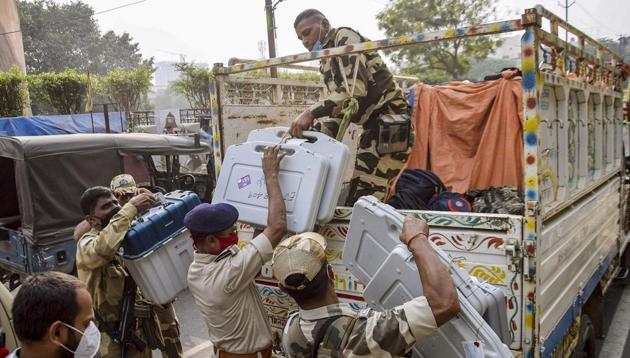 Security personal carrying VVPATs and EVMs leave for polling booths from a distribution centre ahead of the second phase of Bihar assembly elections. (PTI photo) Security personal carrying VVPATs and EVMs leave for polling booths from a distribution centre ahead of the second phase of Bihar assembly elections. (PTI photo)