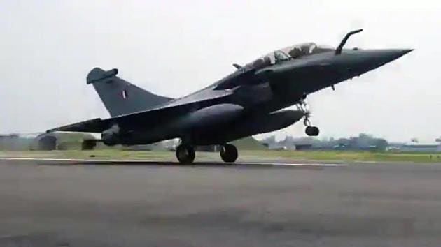 The first batch of five Rafale jets of the 36 ordered by the IAF reached the Ambala airbase on July 29 after a stopover at the Al Dhafra airbase near Abu Dhabi, although a formal induction ceremony took place later on September 10.(ANI file photo for representation)