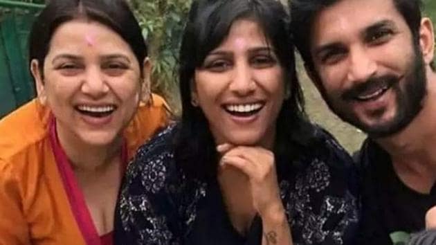 Sushant Singh Rajput with his sisters.