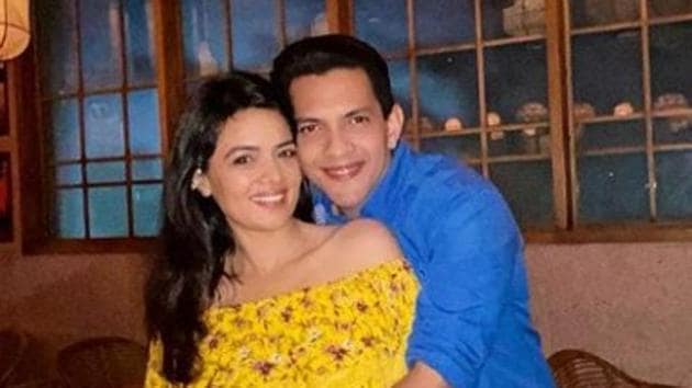 Aditya Narayan has confirmed wedding with Shweta Agarwal. Aditya Narayan has confirmed wedding with Shweta Agarwal.