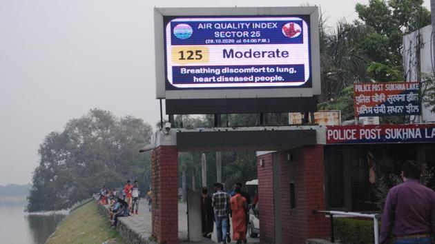 In the recent weeks, the Air Quality Index stayed between 110 and 130 (moderate level), before starting to rise amid falling temperatures in the past two days, and crossed 200 at 2pm on Wednesday. In the recent weeks, the Air Quality Index stayed between 110 and 130 (moderate level), before starting to rise amid falling temperatures in the past two days, and crossed 200 at 2pm on Wednesday.