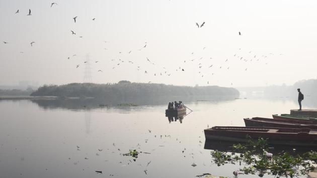 A boatman rows his boat in the polluted waters of the Yamuna river on a hazy day as air quality deteriorates and temperatures fall, at Yamuna Pusta in New Delhi, India, on Monday, November 02, 2020. (Raj K Raj/HT PHOTO) A boatman rows his boat in the polluted waters of the Yamuna river on a hazy day as air quality deteriorates and temperatures fall, at Yamuna Pusta in New Delhi, India, on Monday, November 02, 2020. (Raj K Raj/HT PHOTO)
