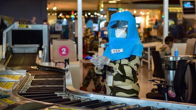 A CISF personnel stands guard at a security screening counter inside Kempegowda International airport.(File photo) A CISF personnel stands guard at a security screening counter inside Kempegowda International airport.(File photo)