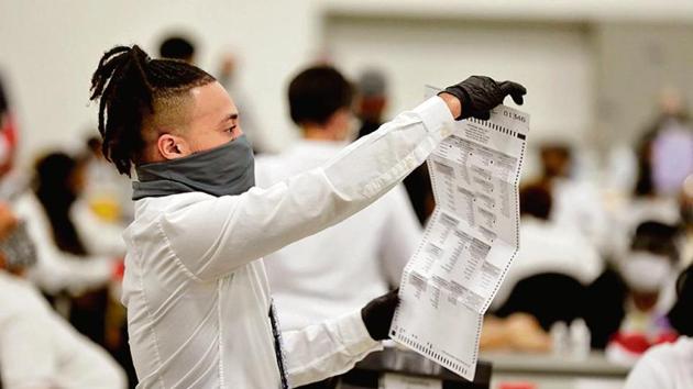 An election worker works on counting absentee ballots. (AFP photo) An election worker works on counting absentee ballots. (AFP photo)