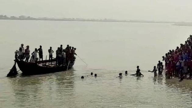 Rescue operations underway after a boat capsized in the Naugachhia area of Bhagalpur district on Thursday.(PTI Photo) Rescue operations underway after a boat capsized in the Naugachhia area of Bhagalpur district on Thursday.(PTI Photo)