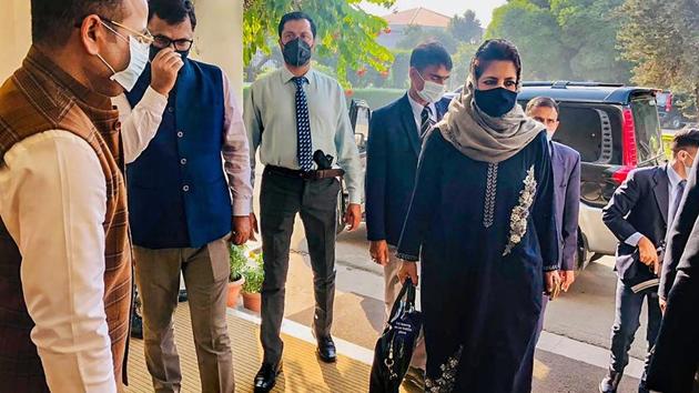 Mehbooba Mufti on Thursday met senior leaders of the party from Chenab Valley, Poonch and Rajouri regions(PTI) Mehbooba Mufti on Thursday met senior leaders of the party from Chenab Valley, Poonch and Rajouri regions(PTI)