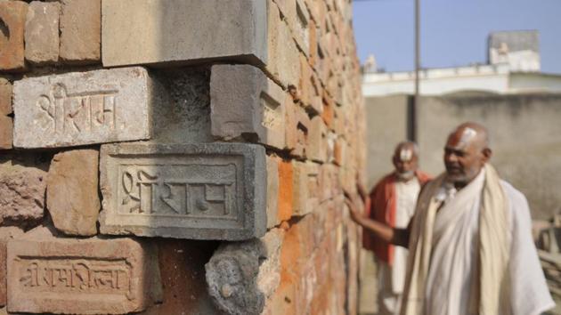 Devotees touch bricks with 'Shri Ram' embossed and engraved on them.(Deepak Gupta/Hindustan Times)