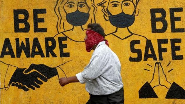 A man walks past a graffiti amid the spread of the coronavirus disease (Covid-19) in Mumbai, India, November 2, 2020.(Reuters photo)