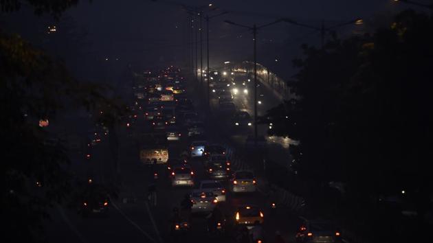 Commuters make their way through heavy smog in New Delhi on November 4. (Kamal Singh / PTI) Commuters make their way through heavy smog in New Delhi on November 4. (Kamal Singh / PTI)