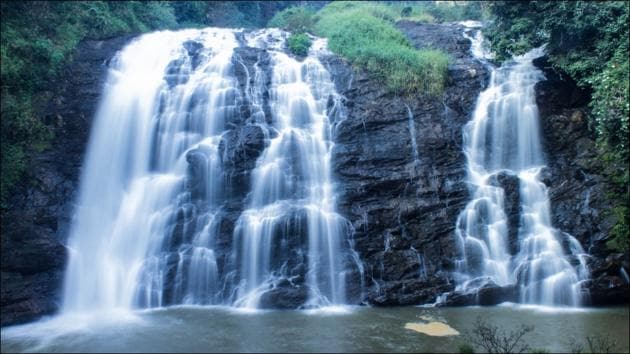 Tourists in Karnataka forced to travel back 80 kms to pick their trash(Twitter/HolidaysSaffron)