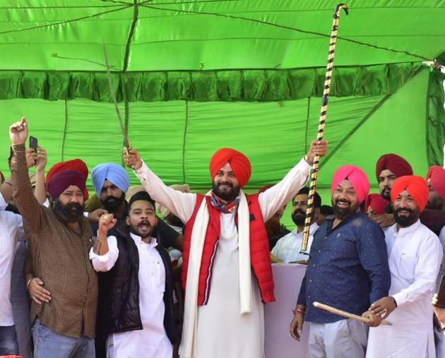 Congress legislator Navjot Singh Sidhu during a farmers’ rally at the wholesale vegetable market at Vallah in Amritsar on Friday. (Sameer Sehgal/HT) Congress legislator Navjot Singh Sidhu during a farmers’ rally at the wholesale vegetable market at Vallah in Amritsar on Friday. (Sameer Sehgal/HT)