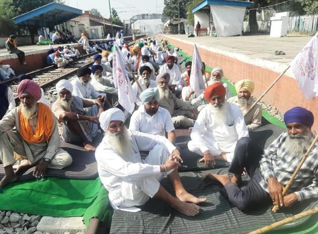 Farmers protesting against the Centre’s farm laws on rail tracks in Amritsar. The Haryana assembly was adjourned for half an hour soon after chief minister Manohar Lal Khattar moved the resolution on Friday, welcoming the farm laws but this did not go down well with the Congress. Its members didn’t let the House function or hold a debate.(Sameer Sehgal/HT)