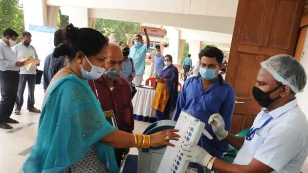 In these elections, 291,204 people will vote out of which 149, 400 will be male voters, 141, 799 female and 5 transgender voters. (A P Dube/HT file photo) In these elections, 291,204 people will vote out of which 149, 400 will be male voters, 141, 799 female and 5 transgender voters. (A P Dube/HT file photo)