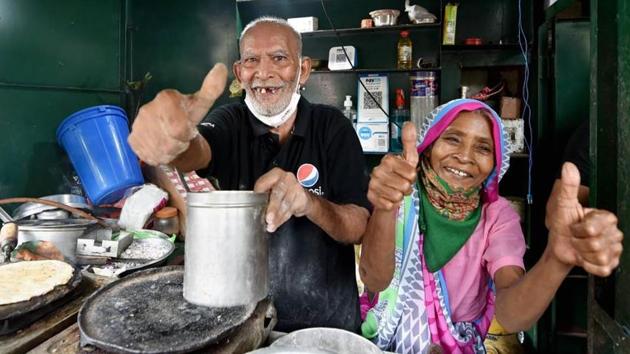 Kanta Prasad (80), the owner of the eatery, had shot to fame after a video of him tearfully recounting the desperation of the months since the lockdown was shot by YouTuber Gaurav Wasan and shared widely across social media platforms recently.(PTI file photo)