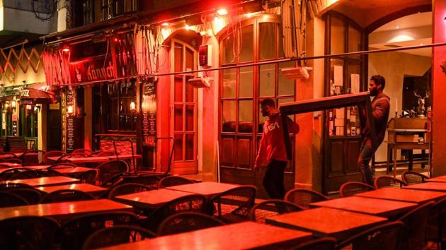Employees carry tables at a closed restaurant in Cologne’s old town on November 2. German Chancellor Angela Merkel also ordered a round of shutdowns from November 2 until the end of the month after Germany’s Covid-19 case tally has risen to 623,613 cases and 11,225 people have succumbed to the virus so far. (Ina Fassbender / AFP) Employees carry tables at a closed restaurant in Cologne’s old town on November 2. German Chancellor Angela Merkel also ordered a round of shutdowns from November 2 until the end of the month after Germany’s Covid-19 case tally has risen to 623,613 cases and 11,225 people have succumbed to the virus so far. (Ina Fassbender / AFP)