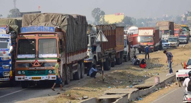 Trucks stranded on the highway during farmers’ agitations in Ludhiana on Thursday.(Gurpreet Singh/HT) Trucks stranded on the highway during farmers’ agitations in Ludhiana on Thursday.(Gurpreet Singh/HT)