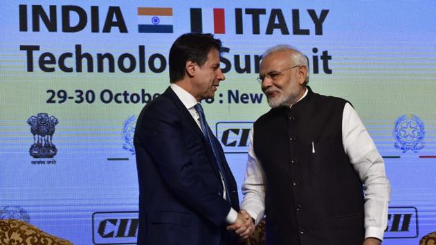 Prime Minister of the Italian Republic Giuseppe Conte with PM Narendra Modi during the CII business meet in New Delhi in 2018.(HT archive)