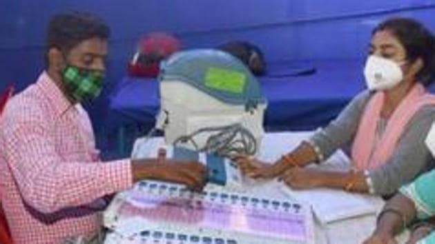 The Bihar assembly elections are the first major elections to take place after Covid-19 pandemic broke out in March. (Santosh Kumar/ Hindustan Times) The Bihar assembly elections are the first major elections to take place after Covid-19 pandemic broke out in March. (Santosh Kumar/ Hindustan Times)