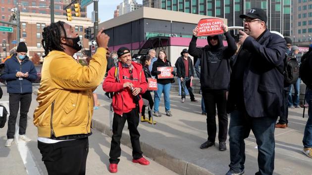 Joe Biden supporter Angelo Austin confronts US President Donald Trump's supporters, who are contesting the ballots results, outside the TCF Center, in Detroit, Michigan, US, November 5, 2020. (Reuters photo) Joe Biden supporter Angelo Austin confronts US President Donald Trump's supporters, who are contesting the ballots results, outside the TCF Center, in Detroit, Michigan, US, November 5, 2020. (Reuters photo)