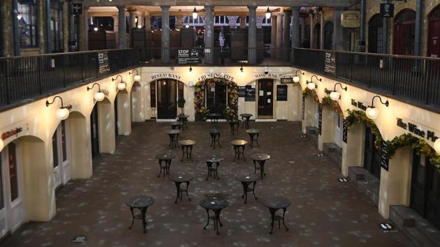 Empty tables of a bar and restaurant in the iconic Covent Garden area of central London on November 5. (Alberto Pezzali / AP) Empty tables of a bar and restaurant in the iconic Covent Garden area of central London on November 5. (Alberto Pezzali / AP)