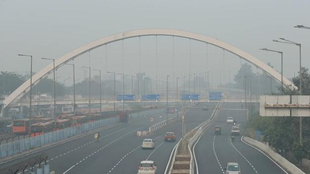 Vehicles ply amid hazy weather condition, in New Delhi, on November 5.(File photo) Vehicles ply amid hazy weather condition, in New Delhi, on November 5.(File photo)