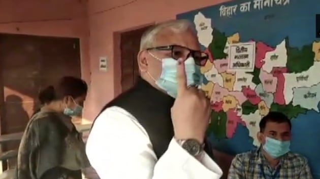 Rashtriya Janata Dal leader and Rajya Sabha MP Ahmad Ashfaque Karim on Saturday cast his vote at a polling station in Katihar (ANI on Twitter) Rashtriya Janata Dal leader and Rajya Sabha MP Ahmad Ashfaque Karim on Saturday cast his vote at a polling station in Katihar (ANI on Twitter)