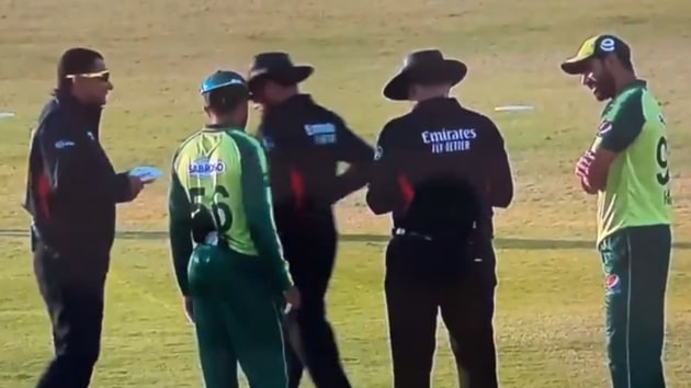 Umpires cleaning the ball during the 1st PAK vs ZIM T20I match in Rawalpindi(Twitter)