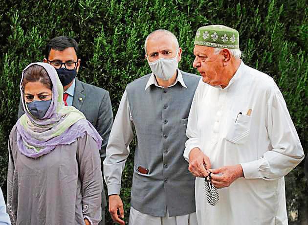 Members of People’s Alliance for Gupkar Declaration Farooq Abdullah, Mehbooba Mufti, Omar Abdullah at Bathindi in Jammu on Saturday(PTI)