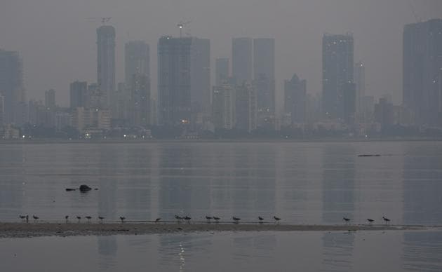 Mumbai’s skyline can be seen on a hazy day, in Bandra on November 03.(Satyabrata Tripathy/HT Photo)
