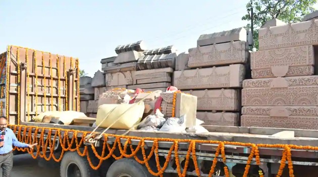 Carved stones being carried to the Ram temple site in Ayodhya.(HT PHOTO)