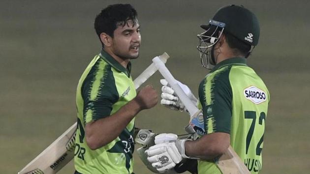 Khushdil Shah (L) and Haider Ali after Pakistan’s win.(AP)