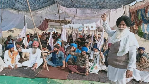 Farmers sitting on a dharna outside the Jandiala railway station in Amritsar on Sunday. (HT Photo) Farmers sitting on a dharna outside the Jandiala railway station in Amritsar on Sunday. (HT Photo)