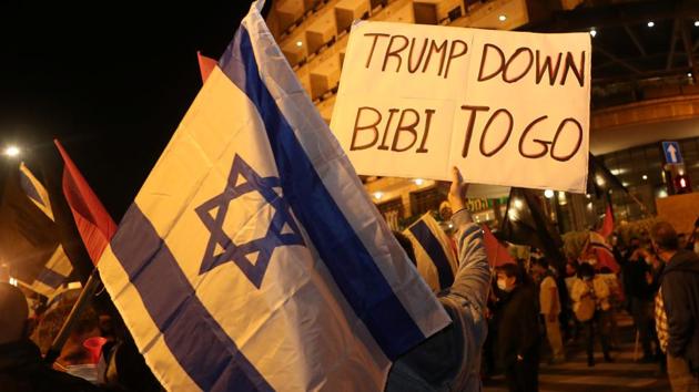 People take part in a protest against Israeli Prime Minister Benjamin Netanyahu's alleged corruption and his handling of the coronavirus disease (Covid-19) crisis, near Netanyahu's official residence, in Jerusalem.(Reuters) People take part in a protest against Israeli Prime Minister Benjamin Netanyahu's alleged corruption and his handling of the coronavirus disease (Covid-19) crisis, near Netanyahu's official residence, in Jerusalem.(Reuters)