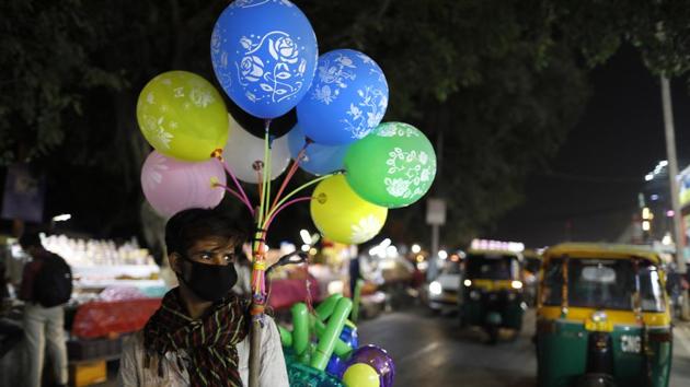 A balloon seller wearing a face mask as a precaution against coronavirus waits for customers in New Delhi. (AP) A balloon seller wearing a face mask as a precaution against coronavirus waits for customers in New Delhi. (AP)