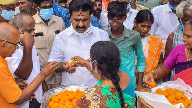 Villagers offer sweets to Tamil Nadu food minister R Kamraj as they celebrate the victory of US vice president-elect Kamala Harris, at her ancestral village Thulasendrapuram in Tiruvarur district on Nov 8, 2020.(PTI)