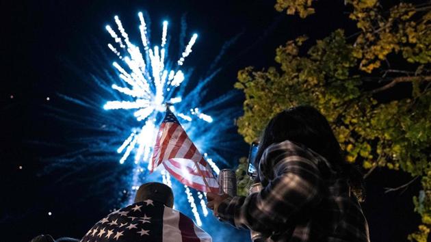 Supporters of US President-elect Joe Biden watch fireworks as they celebrate near the White House on November 7 in Washington, D.C. (Alex Edelman / AFP) Supporters of US President-elect Joe Biden watch fireworks as they celebrate near the White House on November 7 in Washington, D.C. (Alex Edelman / AFP)