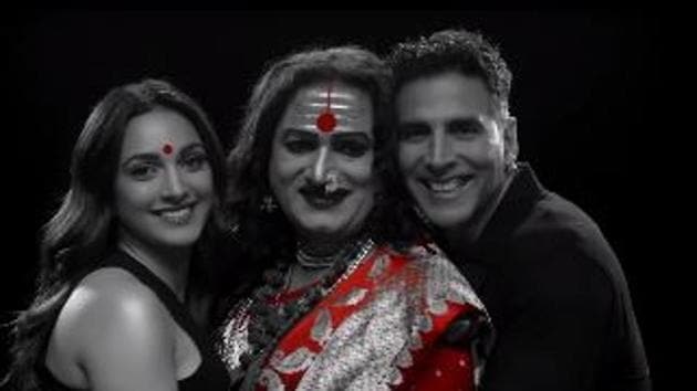 Transgender rights activist Laxmi Narayan Tripathi with Laxmii’s cast Akshay Kumar and Kiara Advani.