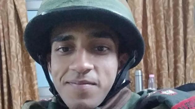 Captain Ashutosh Kumar of 18 Madras Regiment was killed during a gun battle with terrorists who were trying to infiltrate the Line of Control in north Kashmir’s Machil sector.(HT PHOTO)