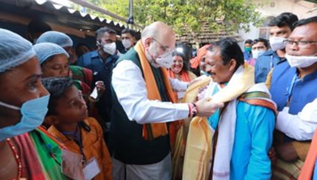 Union Home Minister Amit Shah with Bibhishan Hansda outside the latter’s home in Bengal’s Bankura district. (https://twitter.com/AmitShah) Union Home Minister Amit Shah with Bibhishan Hansda outside the latter’s home in Bengal’s Bankura district. (https://twitter.com/AmitShah)