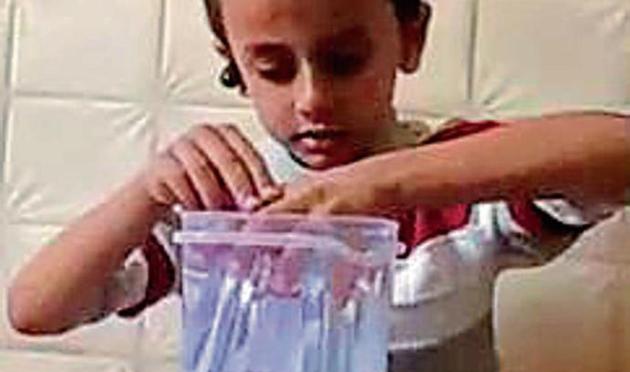 Children performed various science experiments based on different concepts such as miscible and immiscible liquids, properties of air, and float and sink, etc.(HT)