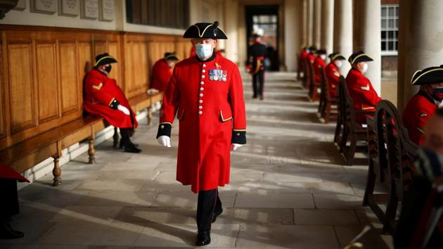 Chelsea Pensioners gather inside the Royal Hospital Chelsea for a Remembrance Sunday service, amid the coronavirus outbreak, in London, England on November 8. Global coronavirus infections exceeded 50 million on November 8, according to a Reuters tally, with a second wave of the virus in the past 30 days accounting for a quarter of the total infections so far. (Henry Nicholls / REUTERS)