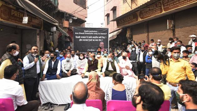 Representatives of firecracker sellers’ associations demonstrate against a Delhi government ban on firecrackers ahead of Diwali in New Delhi on November 8. After medical experts linked a sharp surge in Covid-19 cases to rising air pollution, CM Arvind Kejriwal announced on November 5 that Delhi would go firecrackers free in a bid to stronghold both air pollution and rising contagion. The CM’s decision was met with a few protests. (Vipin Kumar / HT Photo) Representatives of firecracker sellers’ associations demonstrate against a Delhi government ban on firecrackers ahead of Diwali in New Delhi on November 8. After medical experts linked a sharp surge in Covid-19 cases to rising air pollution, CM Arvind Kejriwal announced on November 5 that Delhi would go firecrackers free in a bid to stronghold both air pollution and rising contagion. The CM’s decision was met with a few protests. (Vipin Kumar / HT Photo)