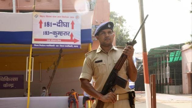 A security personnel stands guard outside a strong room at AN College ahead of assembly election results, in Patna on Sunday.(Santosh Kumar/HT Photo)