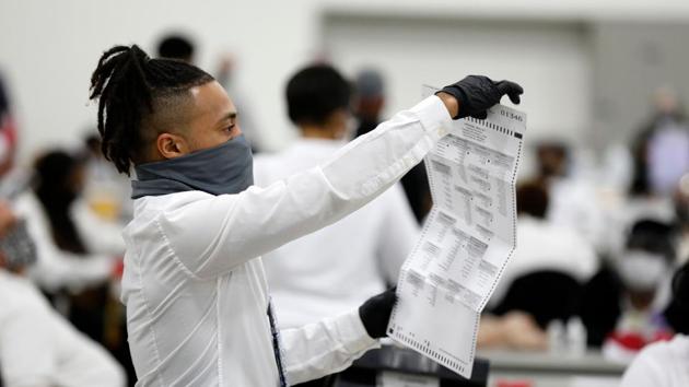 Detroit election workers work on counting absentee ballots for the 2020 general election, Michigan, November 4, 2020(AFP)