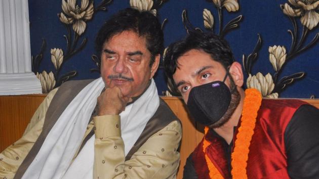 Actor-turned-politician Shatrughan Sinha with his son and Congress candidate from Bankipur constituency Luv Sinha.(PTI File Photo) Actor-turned-politician Shatrughan Sinha with his son and Congress candidate from Bankipur constituency Luv Sinha.(PTI File Photo)