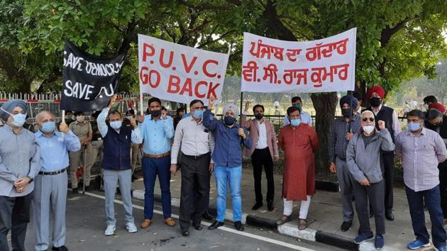 Former senators and members of Panjab University syndicate protesting on varsity campus in Chandigarh on Monday. (HT Photo) Former senators and members of Panjab University syndicate protesting on varsity campus in Chandigarh on Monday. (HT Photo)