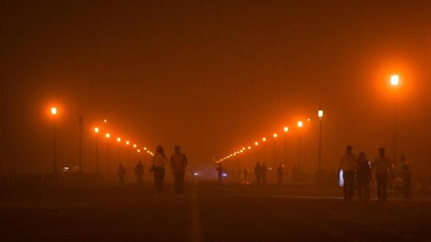 A combination of an extremely high number of stubble fires in Punjab, low to calm winds in the region and subsidence of air has led to Delhi recording “severe” air quality since November 5.(Amal KS/HT Photo)