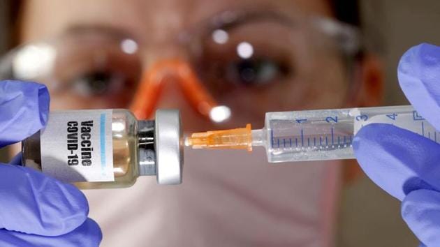 FILE PHOTO: A woman holds a small bottle labeled with a "Vaccine COVID-19" sticker and a medical syringe in this illustration taken April 10, 2020. (REUTERS) FILE PHOTO: A woman holds a small bottle labeled with a "Vaccine COVID-19" sticker and a medical syringe in this illustration taken April 10, 2020. (REUTERS)