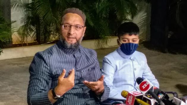AIMIM president and Hyderabad MP Asaduddin Owaisi addresses media persons on Bihar election results at his residence in Hyderabad.(PTI) AIMIM president and Hyderabad MP Asaduddin Owaisi addresses media persons on Bihar election results at his residence in Hyderabad.(PTI)